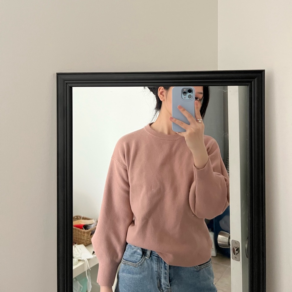 pink sweater